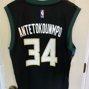 Giannis Antentokounmpo jersey